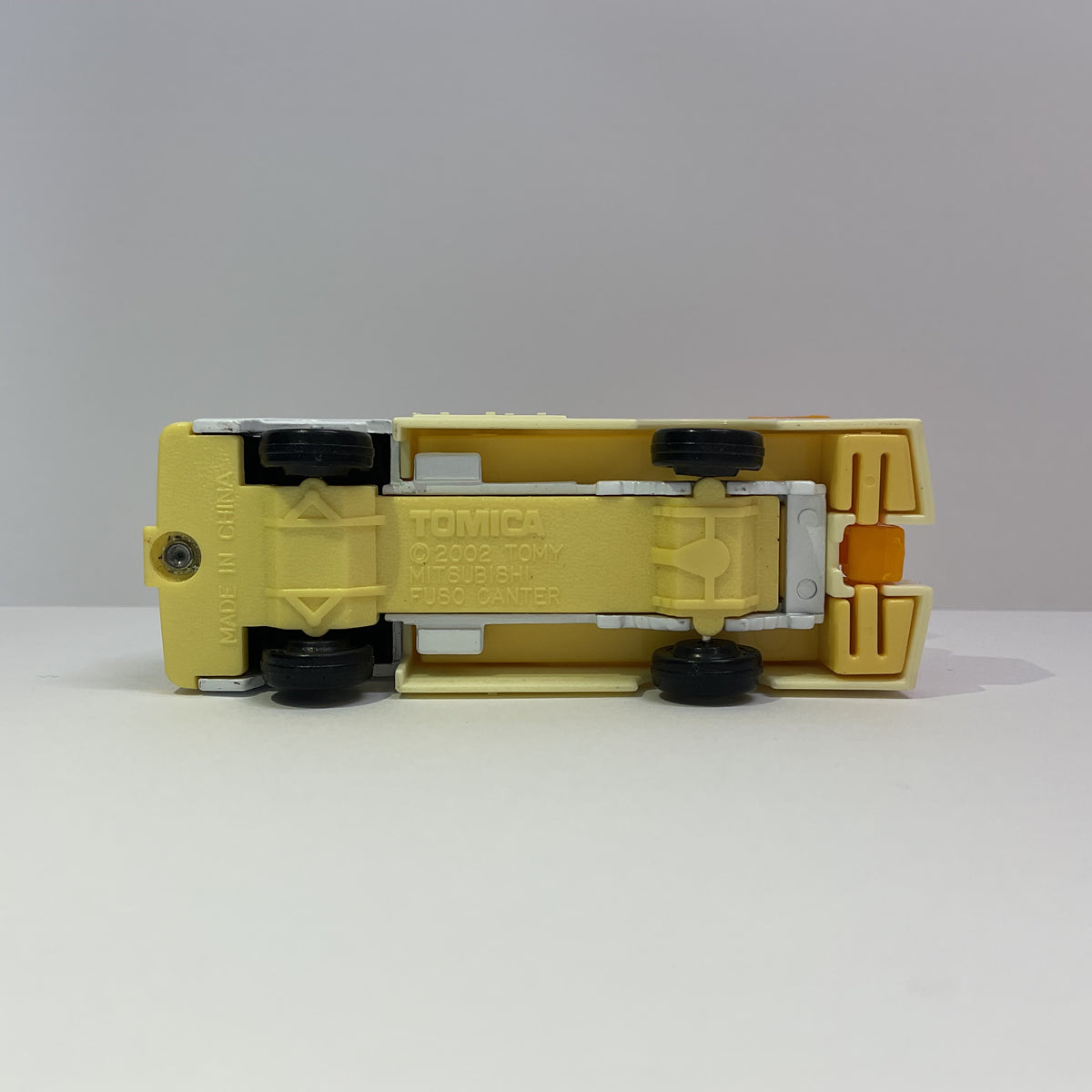 2004 Takara Tomy Tomica No.2 Mitsubishi Fuso Canter Tow Truck