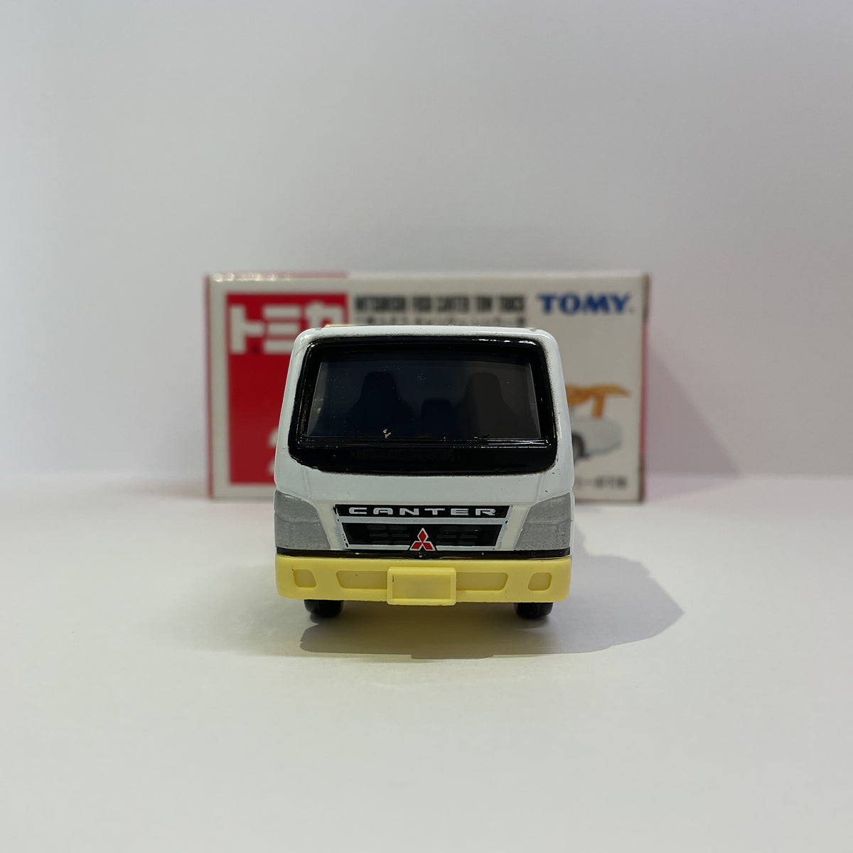 2004 Takara Tomy Tomica No.2 Mitsubishi Fuso Canter Tow Truck