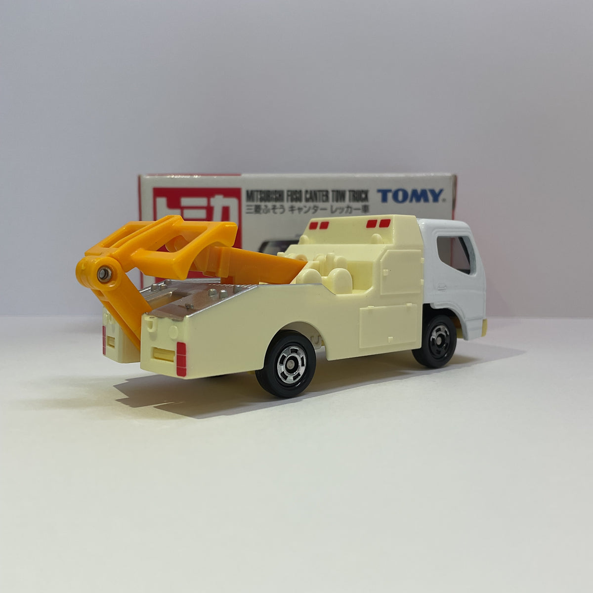 2004 Takara Tomy Tomica No.2 Mitsubishi Fuso Canter Tow Truck