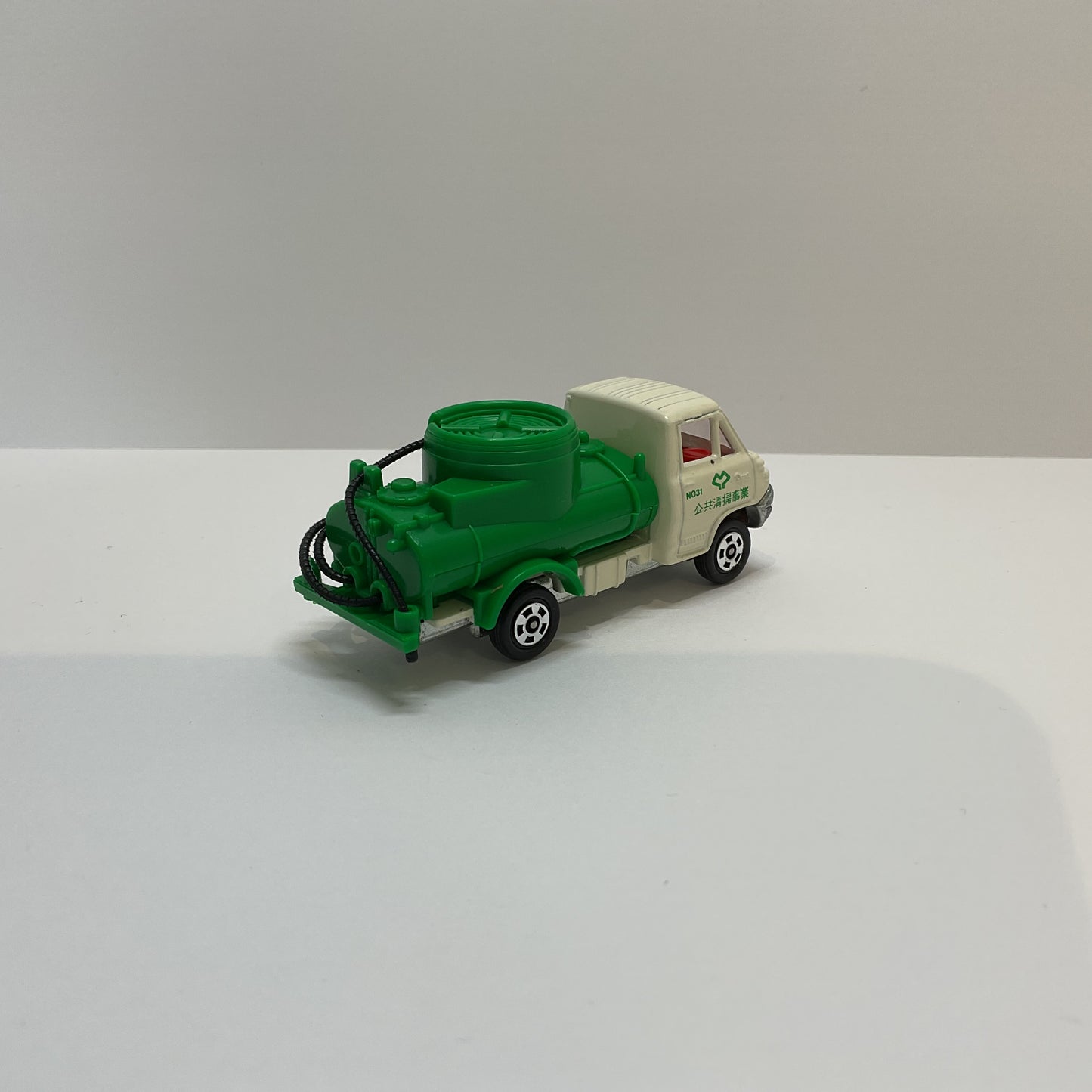 1980 Takara Tomy Tomica No.18 Toyota Dyna Vacuum Car 1/68 Made In Japan
