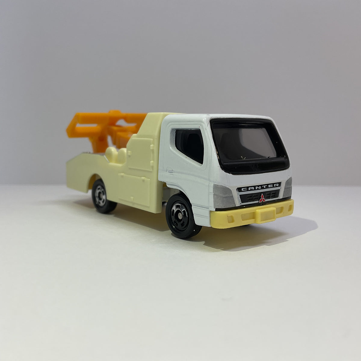 2004 Takara Tomy Tomica No.2 Mitsubishi Fuso Canter Tow Truck