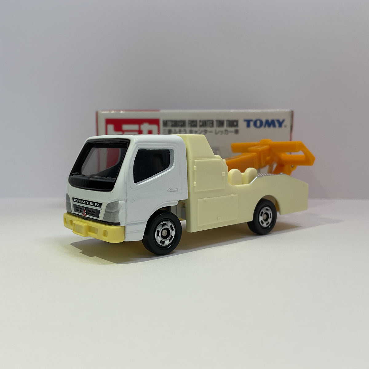 2004 Takara Tomy Tomica No.2 Mitsubishi Fuso Canter Tow Truck