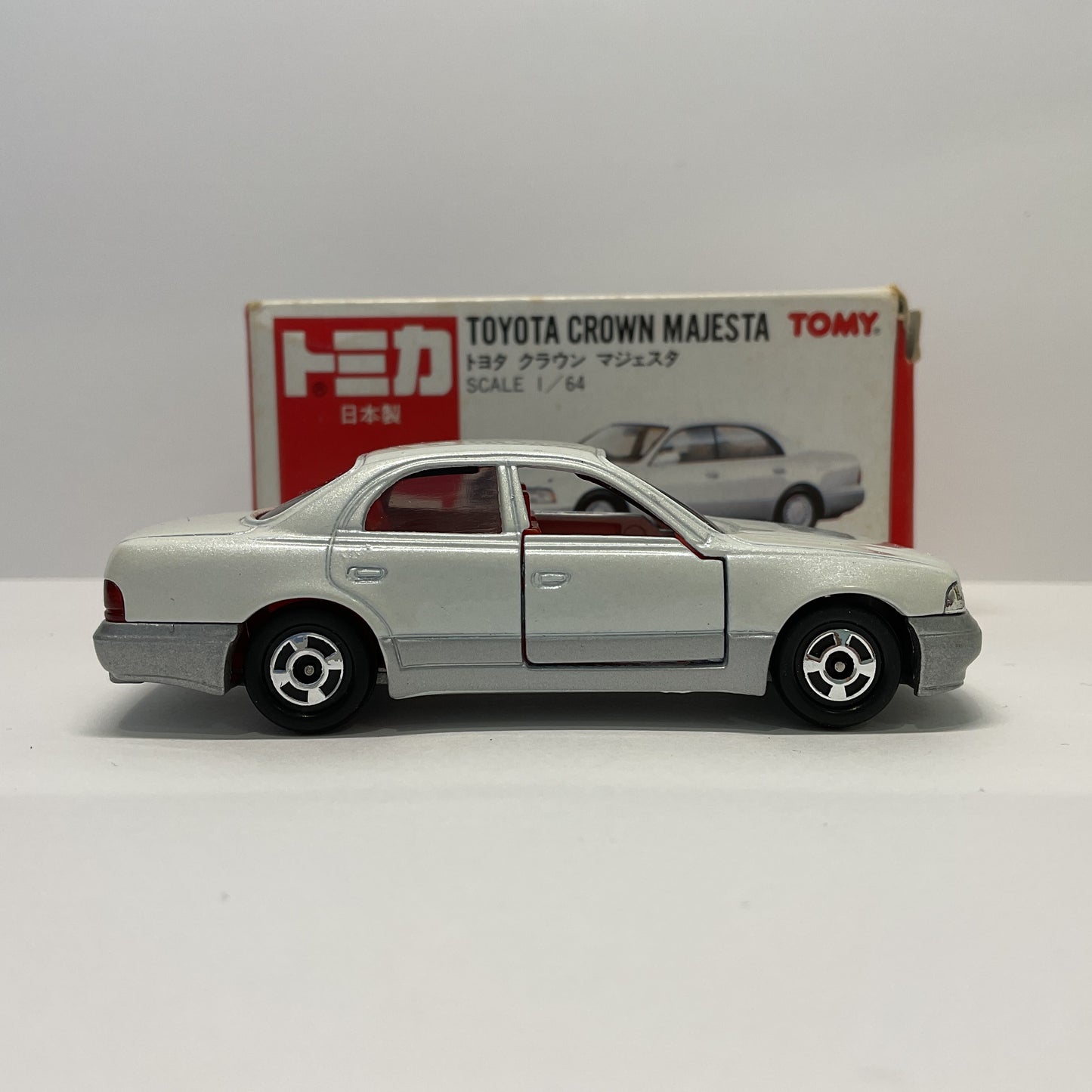 1992 Takara Tomy Tomica No.55 Toyota Crown Majesta 1/64 Made In Japan
