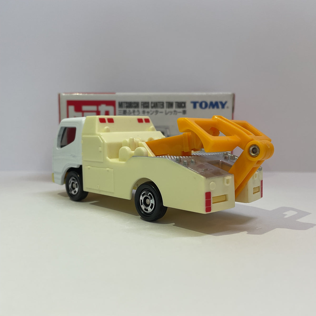2004 Takara Tomy Tomica No.2 Mitsubishi Fuso Canter Tow Truck
