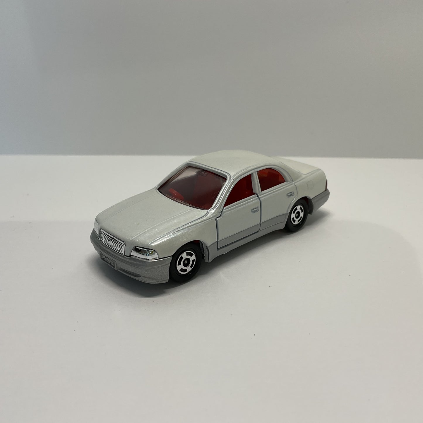 1992 Takara Tomy Tomica No.55 Toyota Crown Majesta 1/64 Made In Japan