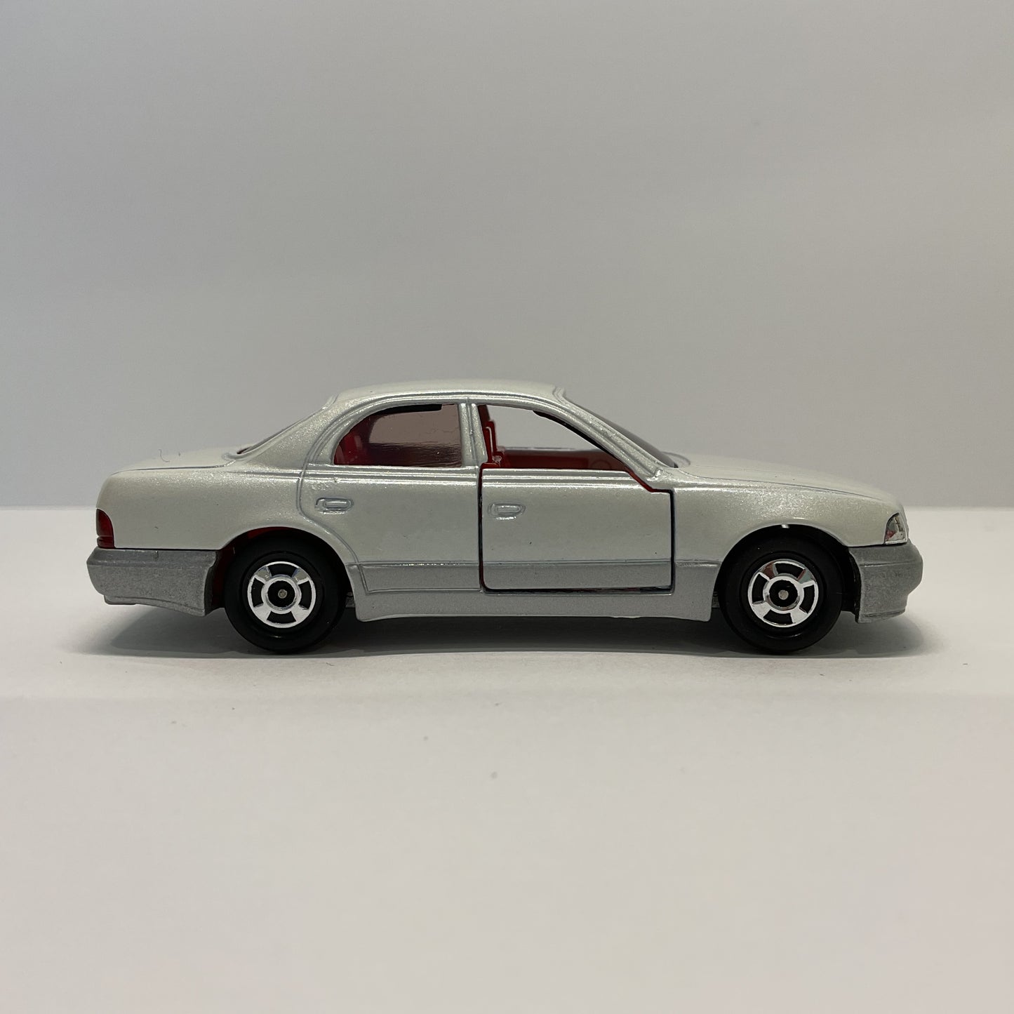 1992 Takara Tomy Tomica No.55 Toyota Crown Majesta 1/64 Made In Japan