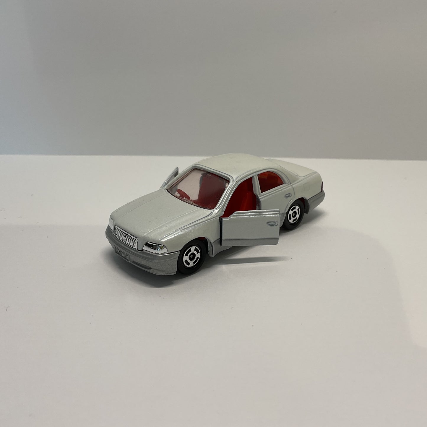 1992 Takara Tomy Tomica No.55 Toyota Crown Majesta 1/64 Made In Japan