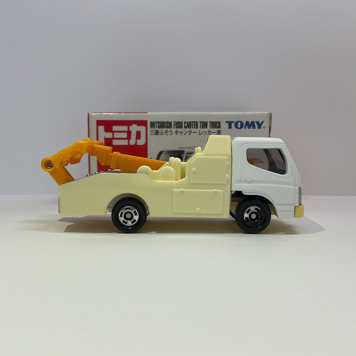 2004 Takara Tomy Tomica No.2 Mitsubishi Fuso Canter Tow Truck