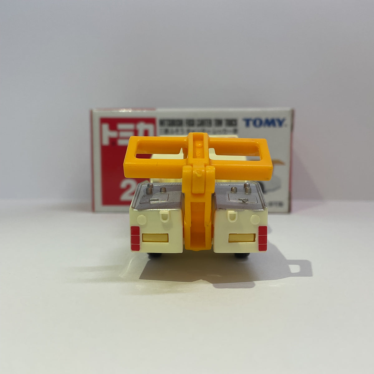 2004 Takara Tomy Tomica No.2 Mitsubishi Fuso Canter Tow Truck